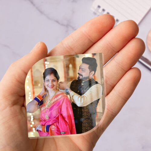 Alternative view of OMGs Leaf Shape Acrylic Fridge Magnet