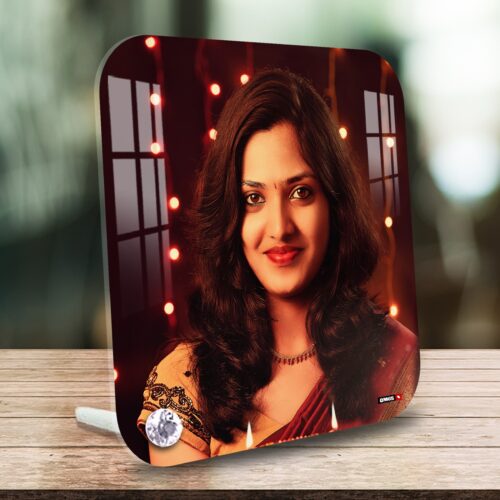 Alternative view of OMGS Squircle Acrylic photo stand