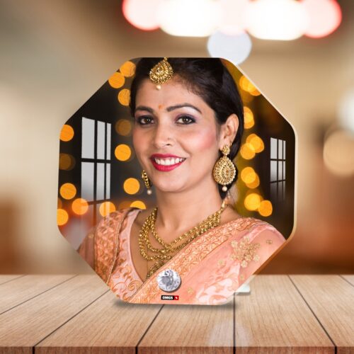 Alternative view of OMGs Octa Shape Photo stand