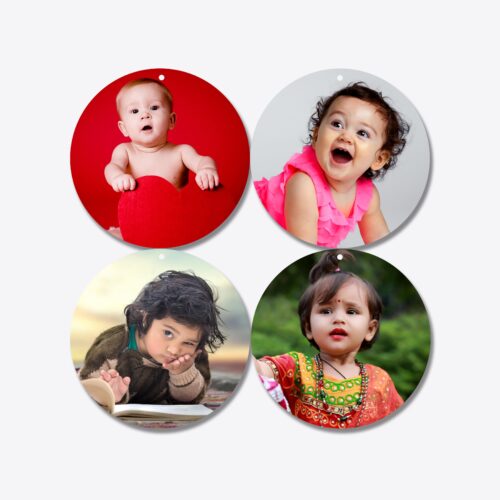 Alternative view of OMGs 4 Photos with 2 Keychains Circle